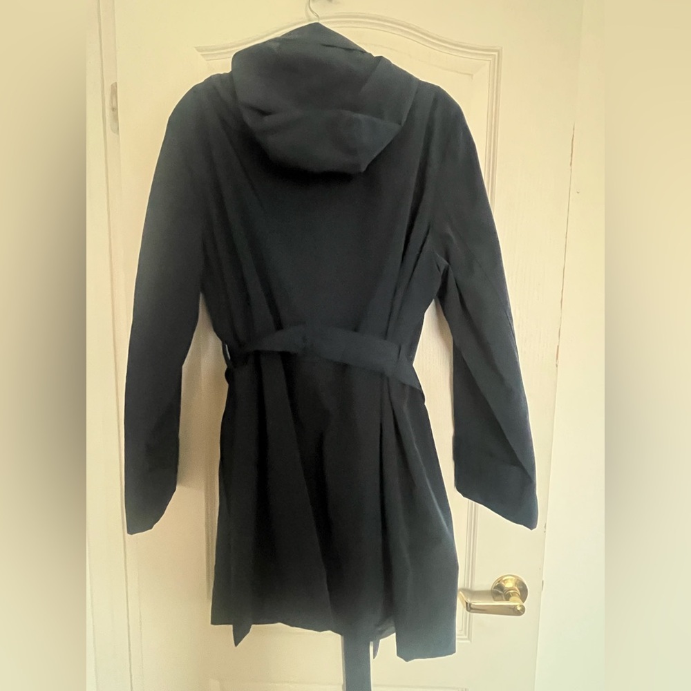 London Fog blue jacket.  Button down. Tie around the waist.  XL - Picture 2 of 5